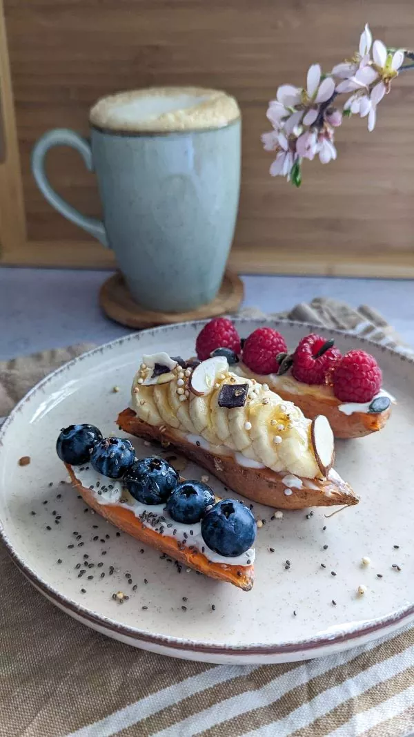 Tostadas frutales de boniato