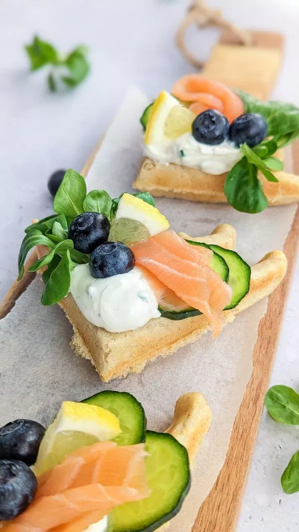 Gofres salados con salmón