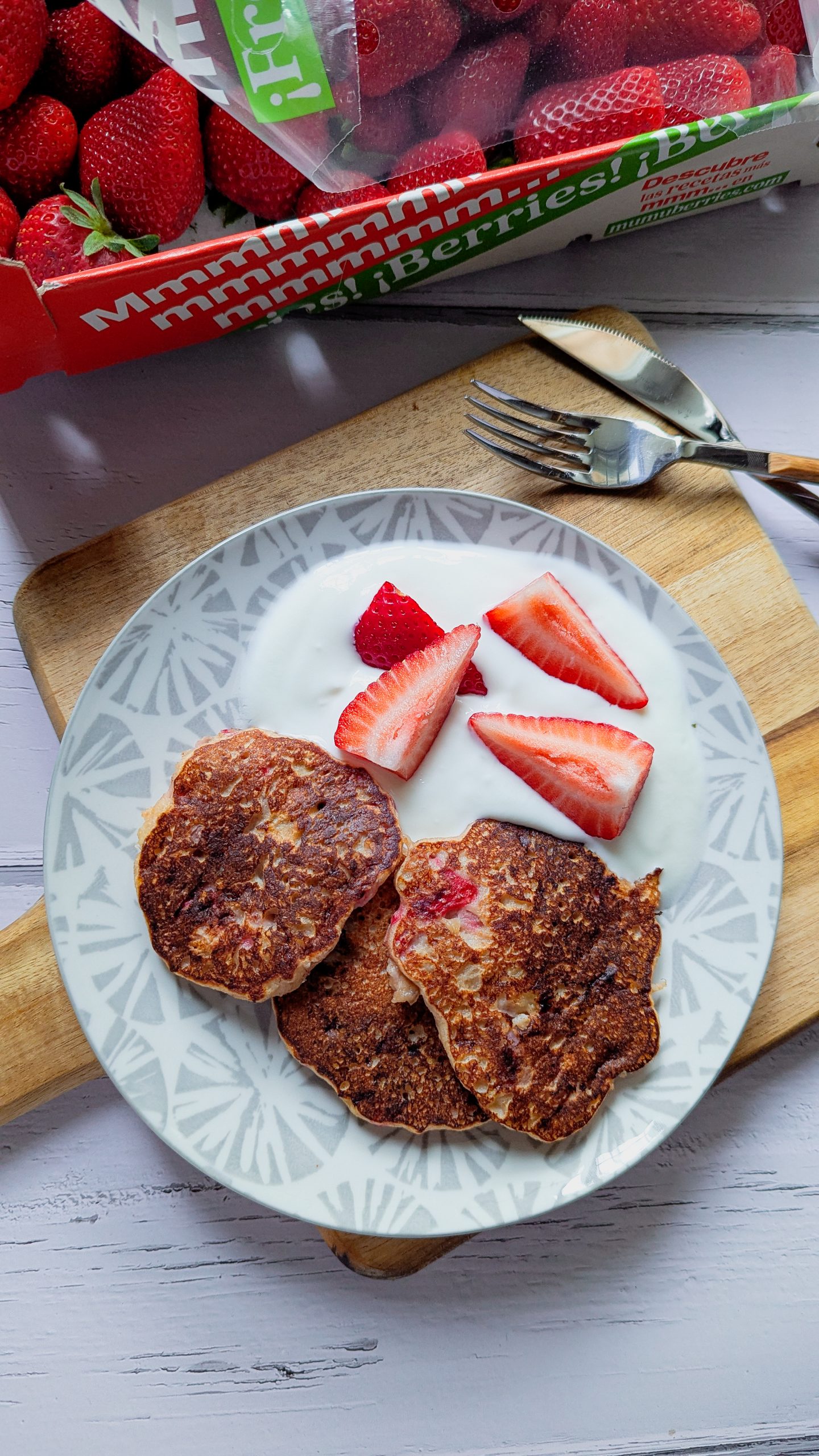 Pancakes Mágicas de Fresas con Solo 4 Ingredientes 