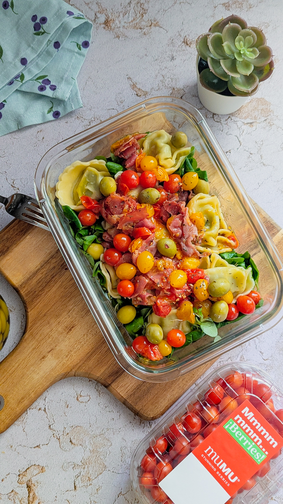 Ensalada de Tortellini con Jamón Serrano y TomBerry
