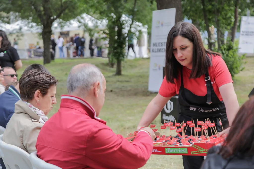 Degustación de vasitos en la I Feria Sin Gluten de Alimentos de Segovia.