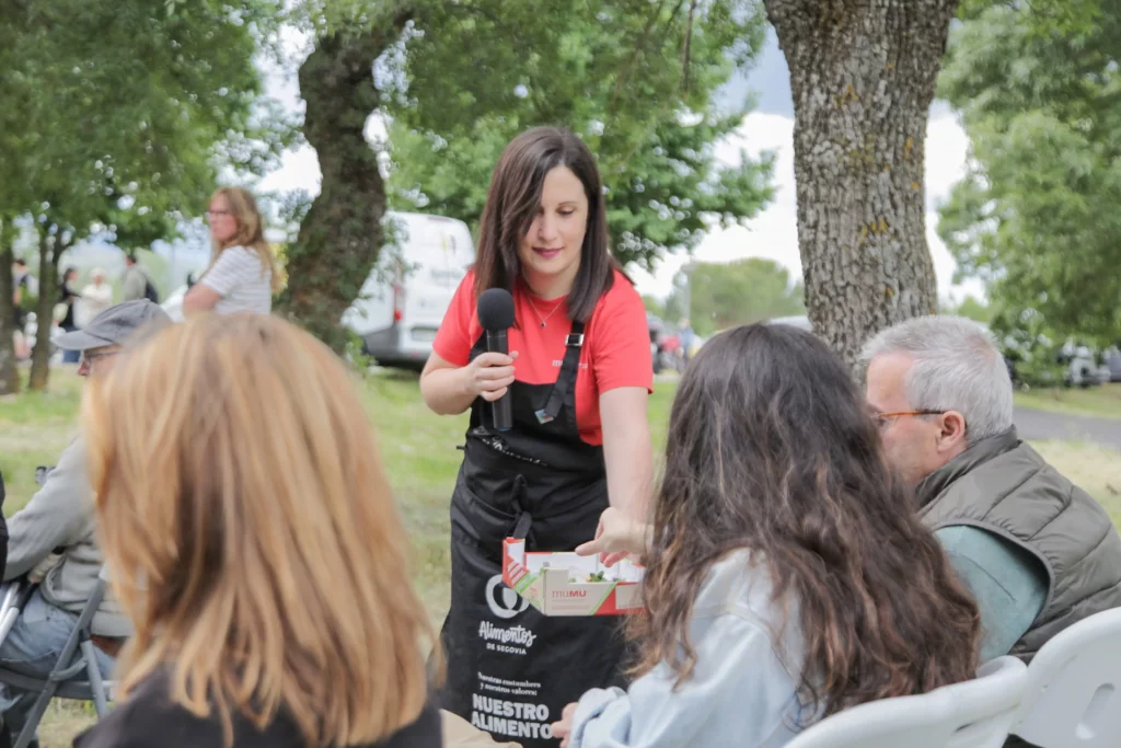 Explicación varietal del MUMU Berries en la I Feria Sin Gluten de Alimentos de Segovia.